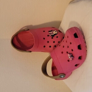 CHILDREN'S PINK CLASSIC CROCS (sz Girls 2 or‎ Boys 4)